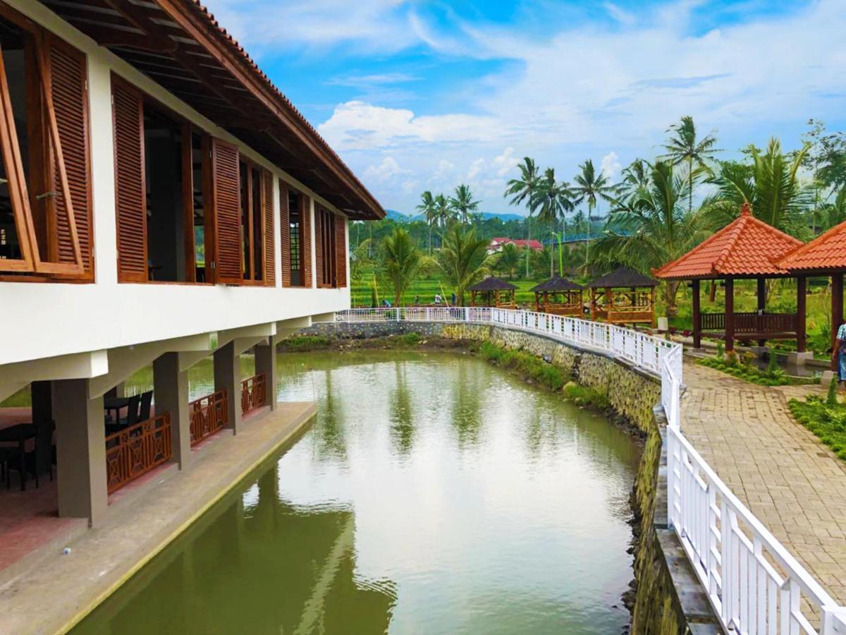 Grand Harvest Resort & Villas Banyuwangi  Exterior photo