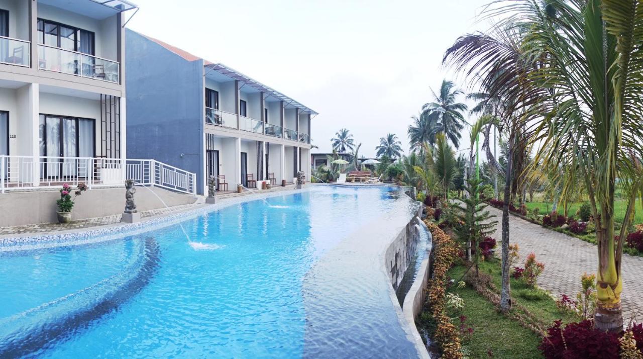 Grand Harvest Resort & Villas Banyuwangi  Exterior photo